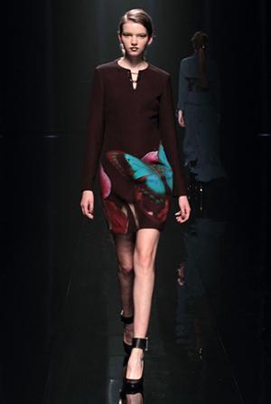 ハナエモリ マニュスクリ、暗影に映る華麗な花々。無機物と有機物の融合を表現【16-17AWウィメンズ】