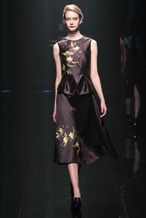 ハナエモリ マニュスクリ、暗影に映る華麗な花々。無機物と有機物の融合を表現【16-17AWウィメンズ】