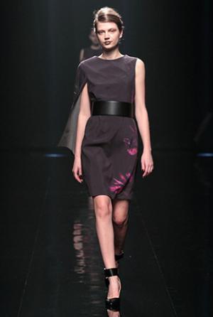 ハナエモリ マニュスクリ、暗影に映る華麗な花々。無機物と有機物の融合を表現【16-17AWウィメンズ】