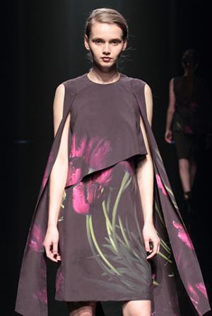 ハナエモリ マニュスクリ、暗影に映る華麗な花々。無機物と有機物の融合を表現【16-17AWウィメンズ】