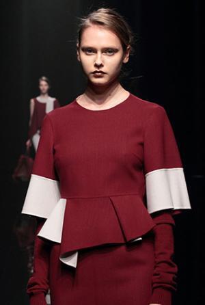 ハナエモリ マニュスクリ、暗影に映る華麗な花々。無機物と有機物の融合を表現【16-17AWウィメンズ】