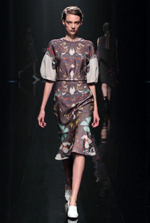 ハナエモリ マニュスクリ、暗影に映る華麗な花々。無機物と有機物の融合を表現【16-17AWウィメンズ】