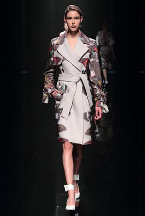 ハナエモリ マニュスクリ、暗影に映る華麗な花々。無機物と有機物の融合を表現【16-17AWウィメンズ】