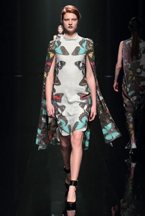 ハナエモリ マニュスクリ、暗影に映る華麗な花々。無機物と有機物の融合を表現【16-17AWウィメンズ】