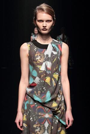 ハナエモリ マニュスクリ、暗影に映る華麗な花々。無機物と有機物の融合を表現【16-17AWウィメンズ】