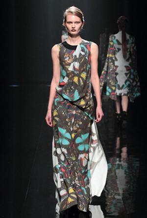 ハナエモリ マニュスクリ、暗影に映る華麗な花々。無機物と有機物の融合を表現【16-17AWウィメンズ】