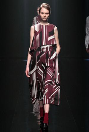 ハナエモリ マニュスクリ、暗影に映る華麗な花々。無機物と有機物の融合を表現【16-17AWウィメンズ】