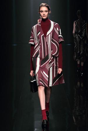 ハナエモリ マニュスクリ、暗影に映る華麗な花々。無機物と有機物の融合を表現【16-17AWウィメンズ】