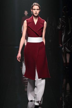 ハナエモリ マニュスクリ、暗影に映る華麗な花々。無機物と有機物の融合を表現【16-17AWウィメンズ】