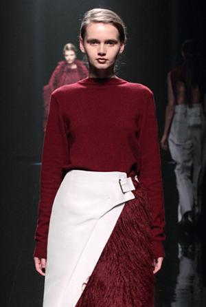 ハナエモリ マニュスクリ、暗影に映る華麗な花々。無機物と有機物の融合を表現【16-17AWウィメンズ】