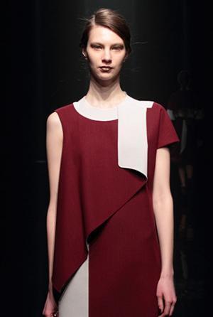 ハナエモリ マニュスクリ、暗影に映る華麗な花々。無機物と有機物の融合を表現【16-17AWウィメンズ】