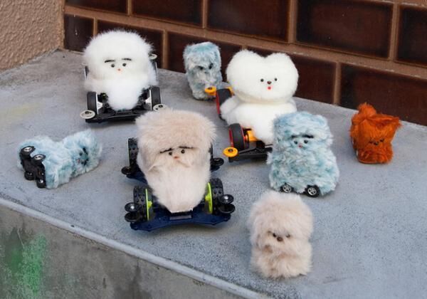 ぬいぐるみ×チョロQ!?中目黒で片岡メリヤスの新作個展「モーターショー 