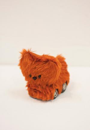 ぬいぐるみ×チョロQ!?中目黒で片岡メリヤスの新作個展「モーターショー」