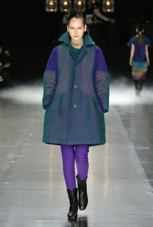 イッセイ ミヤケ、可能性の“向こうへ”【16-17AWウィメンズ】