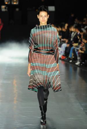 イッセイ ミヤケ、可能性の“向こうへ”【16-17AWウィメンズ】