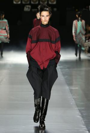 イッセイ ミヤケ、可能性の“向こうへ”【16-17AWウィメンズ】