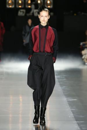 イッセイ ミヤケ、可能性の“向こうへ”【16-17AWウィメンズ】