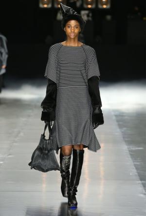 イッセイ ミヤケ、可能性の“向こうへ”【16-17AWウィメンズ】