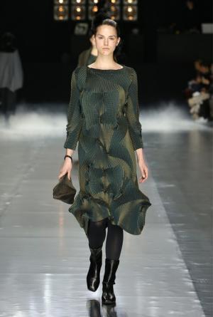 イッセイ ミヤケ、可能性の“向こうへ”【16-17AWウィメンズ】