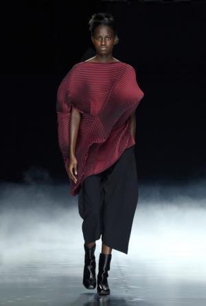 イッセイ ミヤケ、可能性の“向こうへ”【16-17AWウィメンズ】