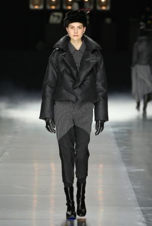 イッセイ ミヤケ、可能性の“向こうへ”【16-17AWウィメンズ】