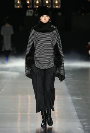 イッセイ ミヤケ、可能性の“向こうへ”【16-17AWウィメンズ】