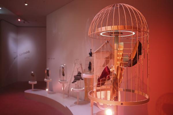 バリー 銀座店がオープン。記念に100足のアーカイブシューズから100年の歴史を辿る世界初エキシビション開催