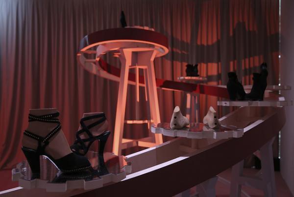 バリー 銀座店がオープン。記念に100足のアーカイブシューズから100年の歴史を辿る世界初エキシビション開催