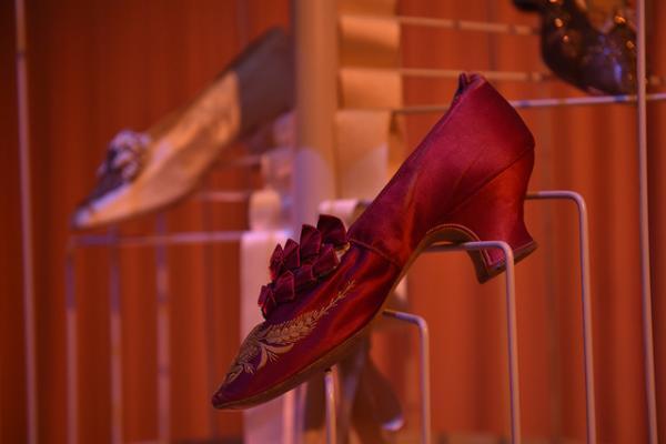 バリー 銀座店がオープン。記念に100足のアーカイブシューズから100年の歴史を辿る世界初エキシビション開催