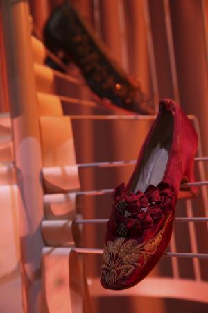 バリー 銀座店がオープン。記念に100足のアーカイブシューズから100年の歴史を辿る世界初エキシビション開催