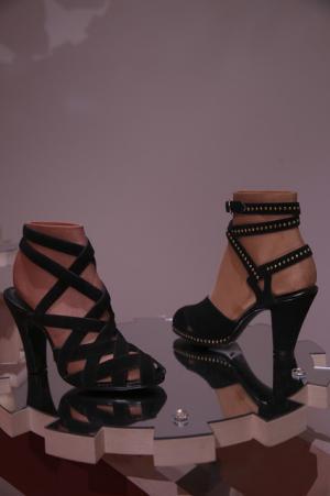 バリー 銀座店がオープン。記念に100足のアーカイブシューズから100年の歴史を辿る世界初エキシビション開催