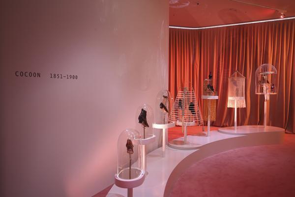 バリー 銀座店がオープン。記念に100足のアーカイブシューズから100年の歴史を辿る世界初エキシビション開催