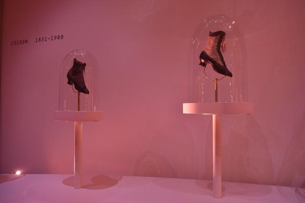 バリー 銀座店がオープン。記念に100足のアーカイブシューズから100年の歴史を辿る世界初エキシビション開催