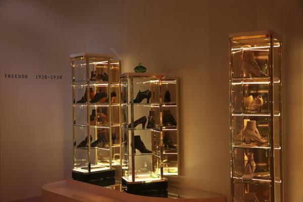 バリー 銀座店がオープン。記念に100足のアーカイブシューズから100年の歴史を辿る世界初エキシビション開催