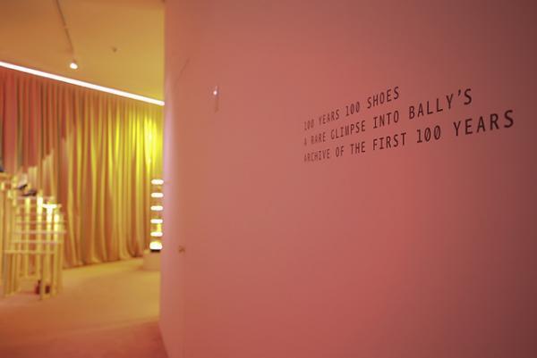 バリー 銀座店がオープン。記念に100足のアーカイブシューズから100年の歴史を辿る世界初エキシビション開催