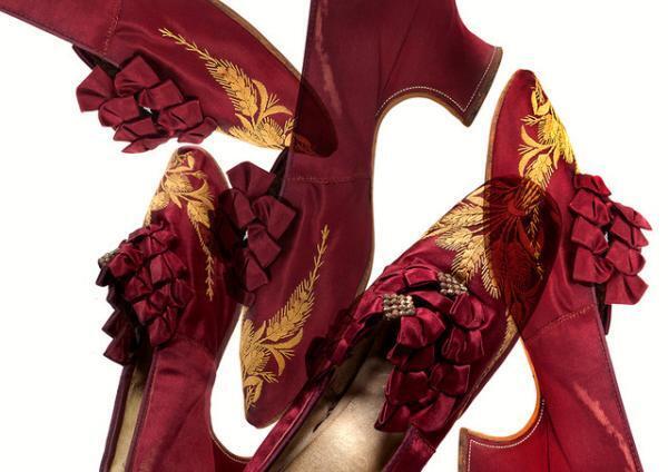 バリー 銀座店がオープン。記念に100足のアーカイブシューズから100年の歴史を辿る世界初エキシビション開催