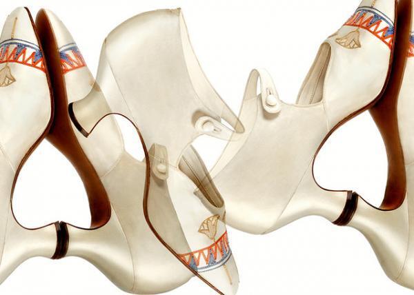 バリー 銀座店がオープン。記念に100足のアーカイブシューズから100年の歴史を辿る世界初エキシビション開催