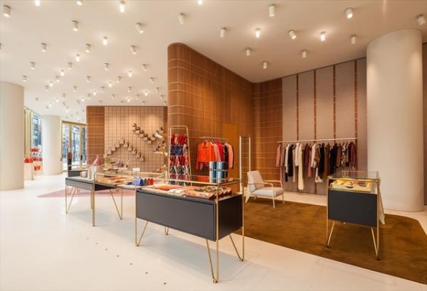 バリー 銀座店がオープン。記念に100足のアーカイブシューズから100年の歴史を辿る世界初エキシビション開催