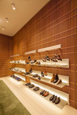 バリー 銀座店がオープン。記念に100足のアーカイブシューズから100年の歴史を辿る世界初エキシビション開催