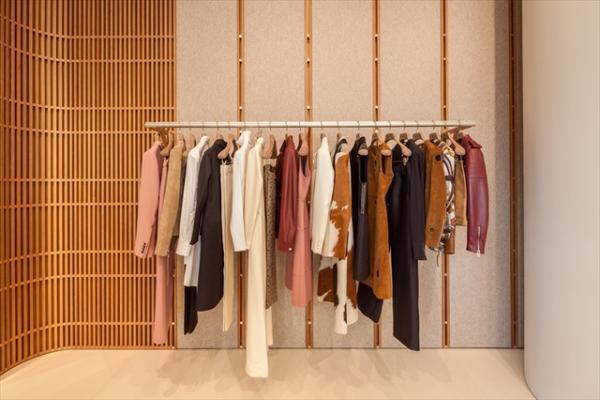 バリー 銀座店がオープン。記念に100足のアーカイブシューズから100年の歴史を辿る世界初エキシビション開催