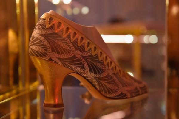 バリー 銀座店がオープン。記念に100足のアーカイブシューズから100年の歴史を辿る世界初エキシビション開催