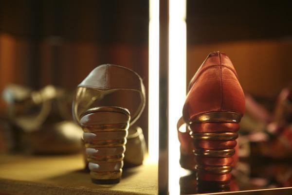 バリー 銀座店がオープン。記念に100足のアーカイブシューズから100年の歴史を辿る世界初エキシビション開催