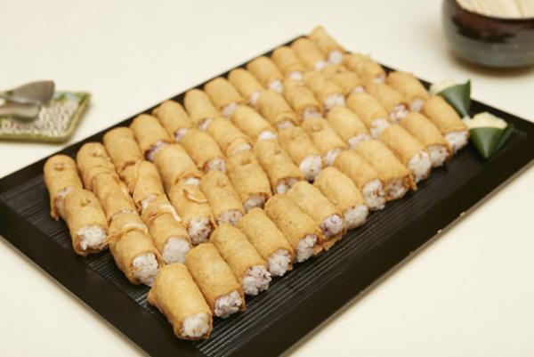 メゾン キツネ代官山で「HANAMI PARTY」、“キツネサイダー”や“お稲荷”で日本上陸3周年をお祝い