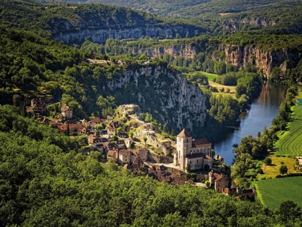 「フランスの美しい村」に登録されたサンシルラポピー