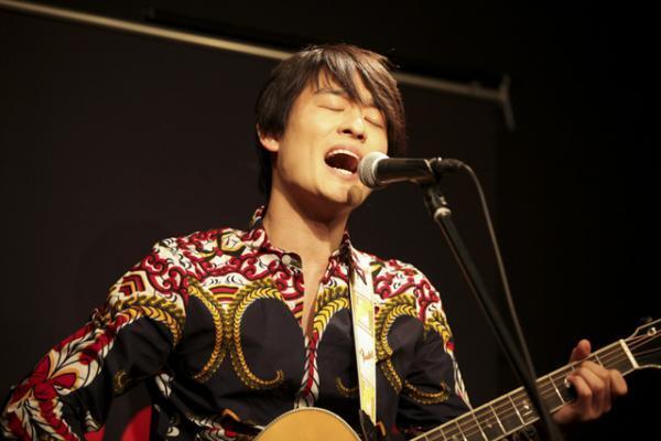 ギターブランドフェンダーの隠れ家で開催された大人のバースデーパーティ！尾崎豊の「I LOVE YOU」を息子が歌う