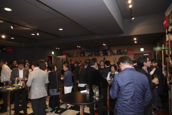 ギターブランドフェンダーの隠れ家で開催された大人のバースデーパーティ！尾崎豊の「I LOVE YOU」を息子が歌う