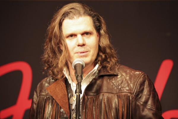 ギターブランドフェンダーの隠れ家で開催された大人のバースデーパーティ！尾崎豊の「I LOVE YOU」を息子が歌う