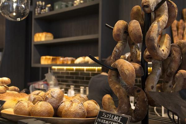 NEWoManのグルメゾーンがいよいよオープン！日本初進出のピザ店から朝4時まで営業するフードホールなど