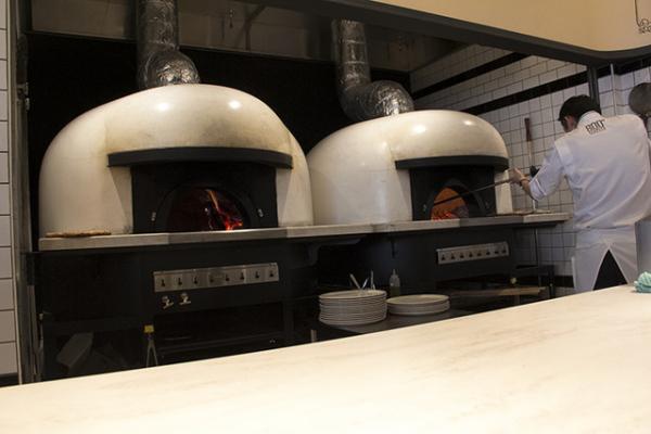 NEWoManのグルメゾーンがいよいよオープン！日本初進出のピザ店から朝4時まで営業するフードホールなど