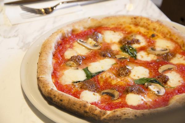 NEWoManのグルメゾーンがいよいよオープン！日本初進出のピザ店から朝4時まで営業するフードホールなど